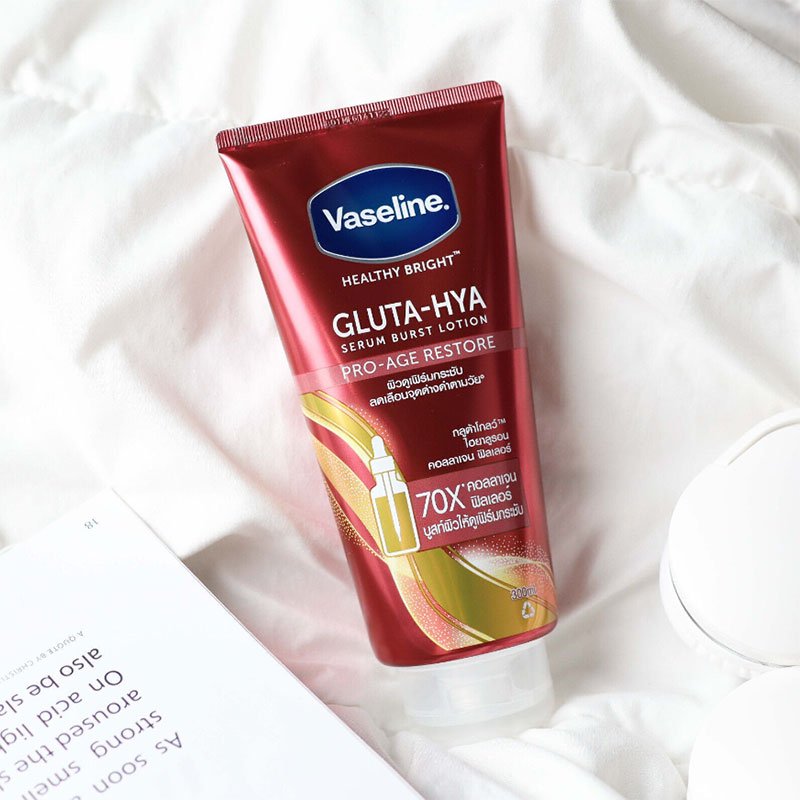 Vaseline Gluta-Hya Serum Burst Lotion Pro Age Restore – 300ml