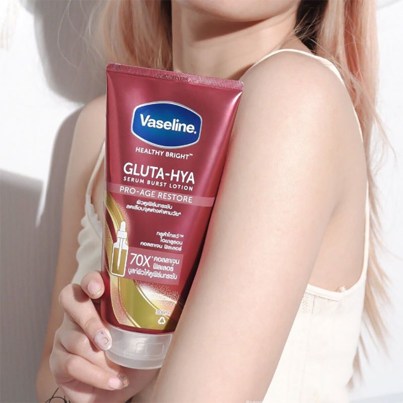 Vaseline Gluta-Hya Serum Burst Lotion Pro Age Restore – 300ml